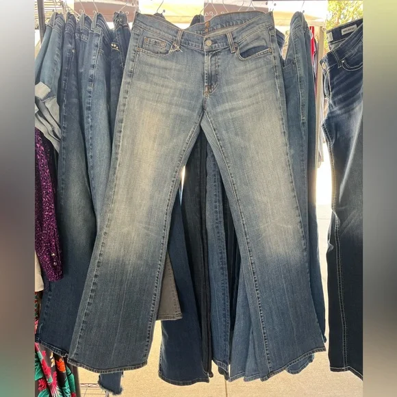 CLOSET CLEANOUT - 7 For All Mankind Bootcut Jeans - Picture 3 of 4